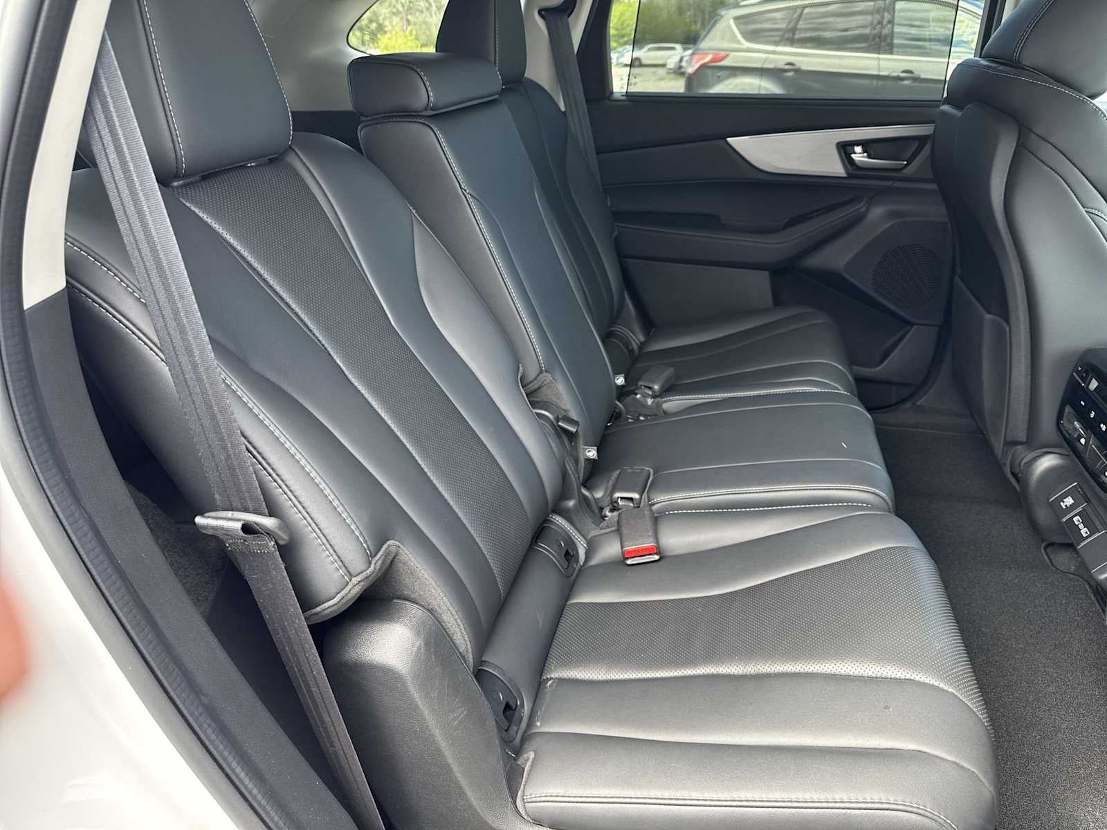 Acura MDX 2023 con paquete tecnológico