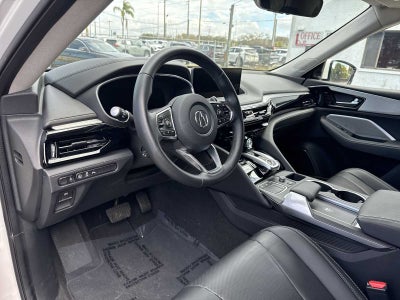 Acura MDX 2023 con paquete tecnológico