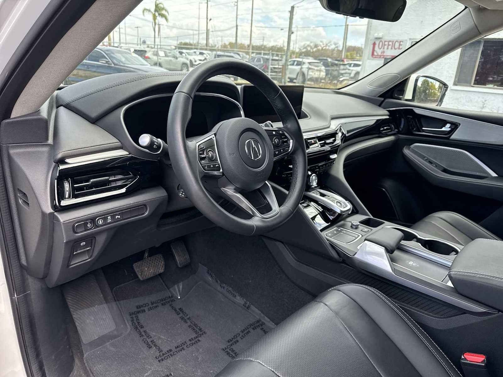 Acura MDX 2023 con paquete tecnológico