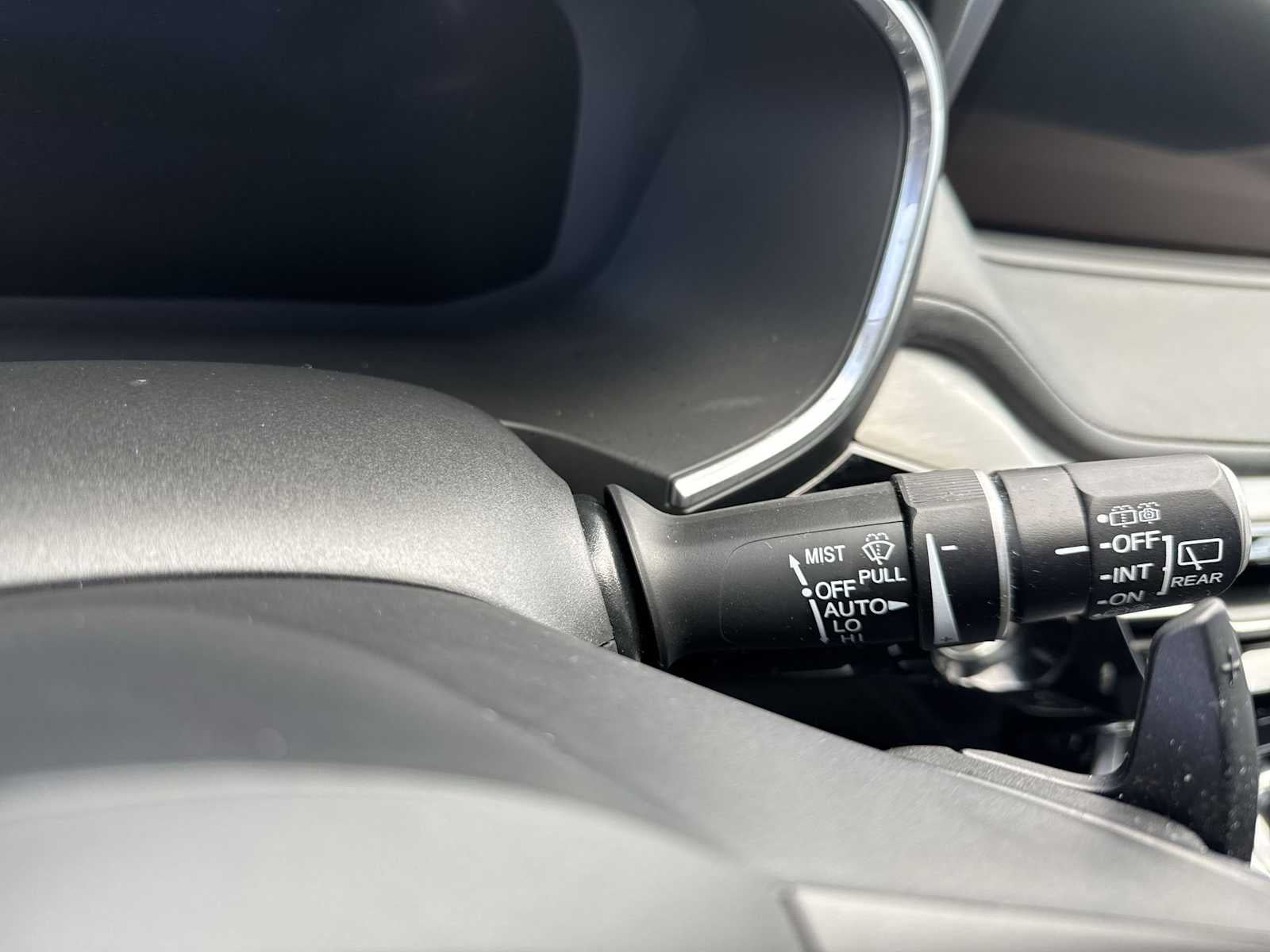 Acura MDX 2023 con paquete tecnológico