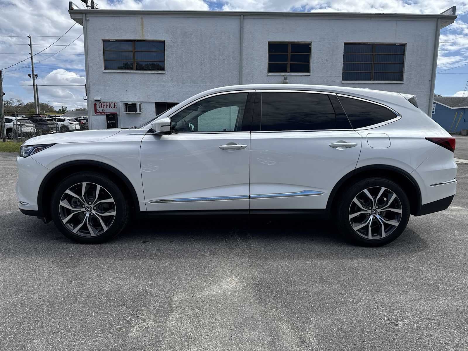 Acura MDX 2023 con paquete tecnológico