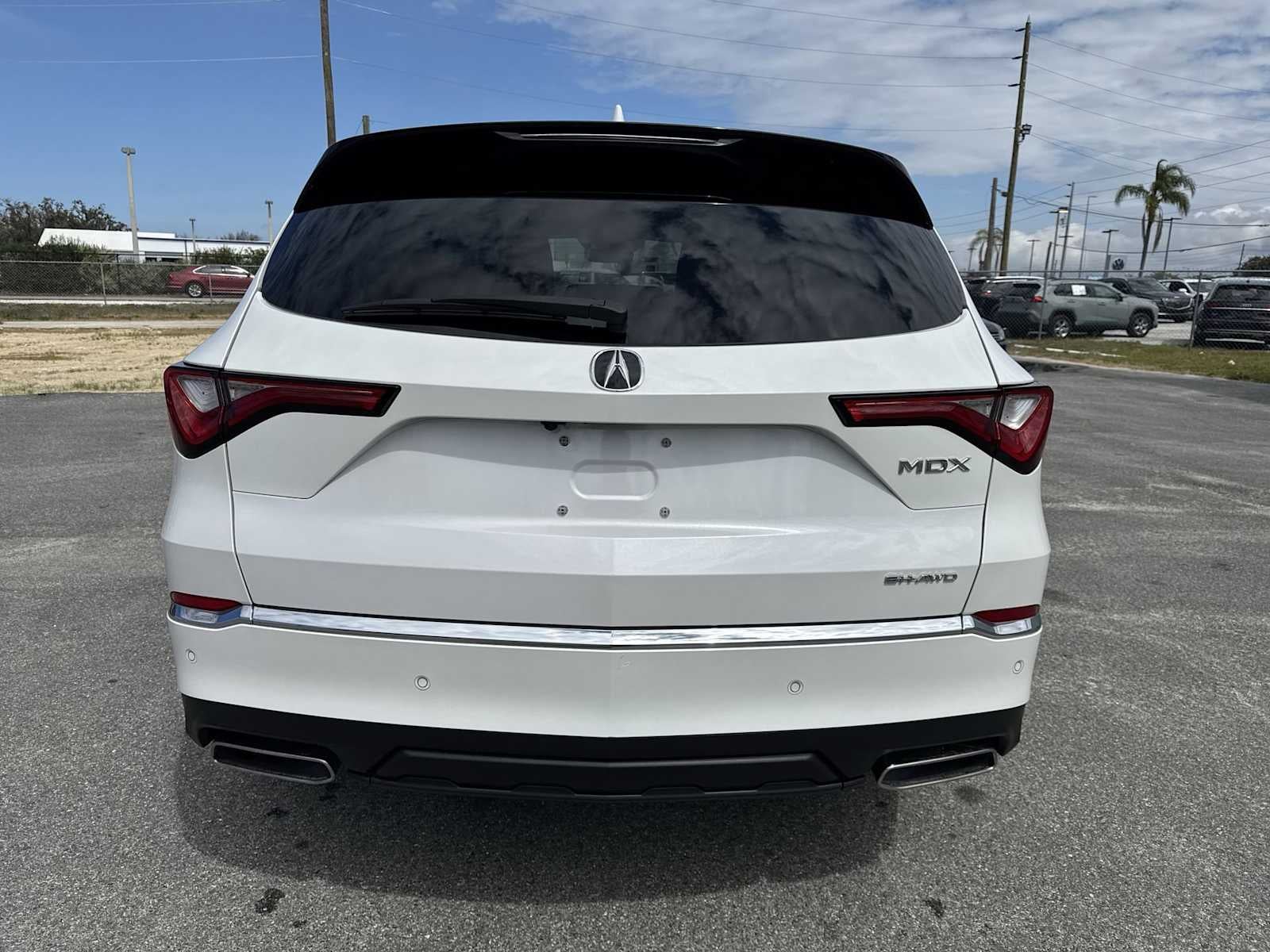 Acura MDX 2023 con paquete tecnológico