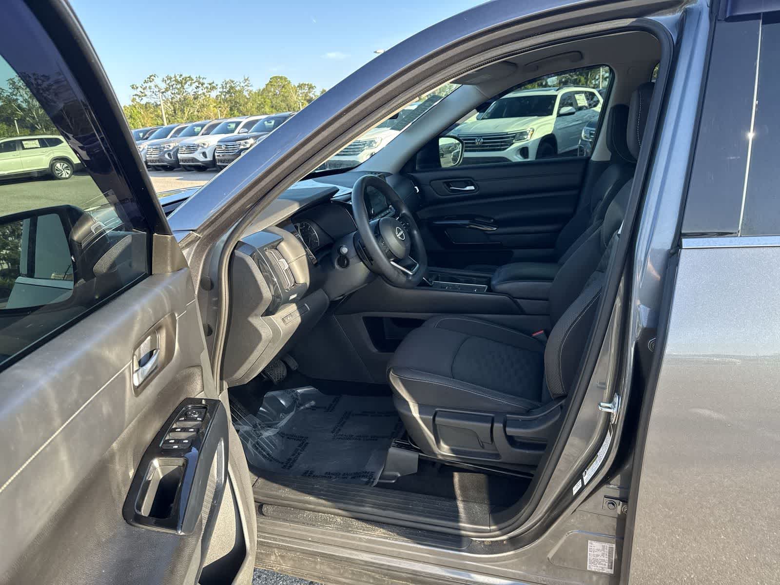 Nissan Pathfinder S 2022