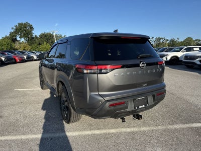 Nissan Pathfinder S 2022