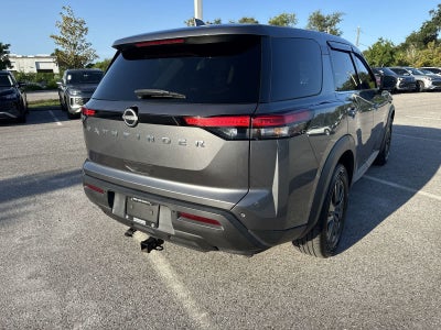 Nissan Pathfinder S 2022