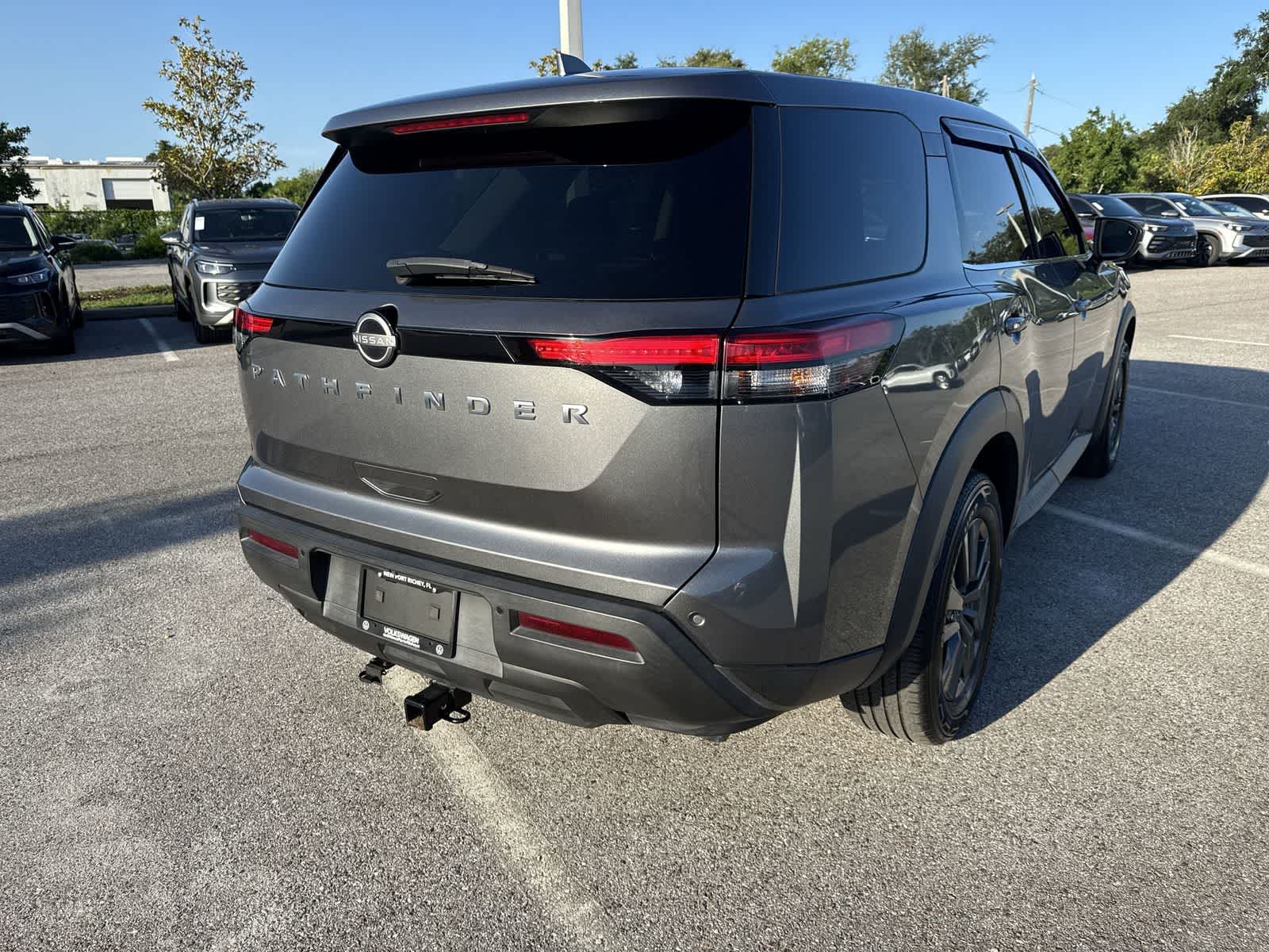 Nissan Pathfinder S 2022