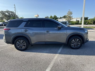 Nissan Pathfinder S 2022