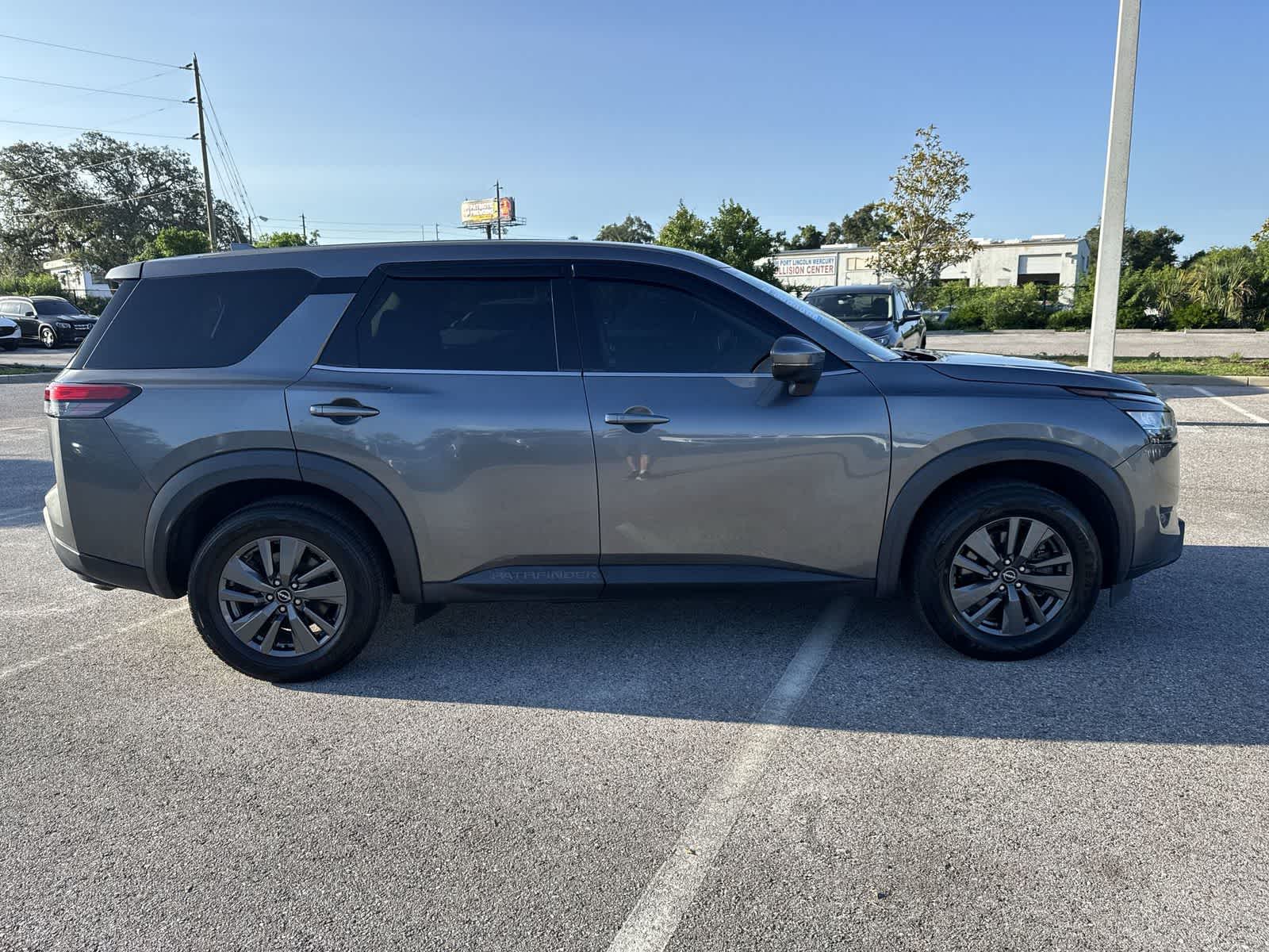 Nissan Pathfinder S 2022