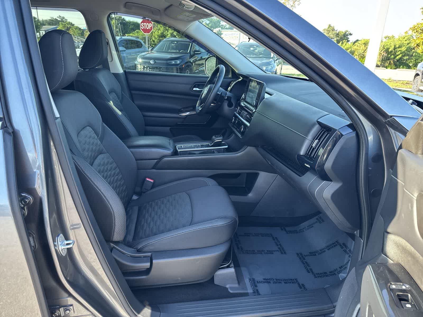 Nissan Pathfinder S 2022