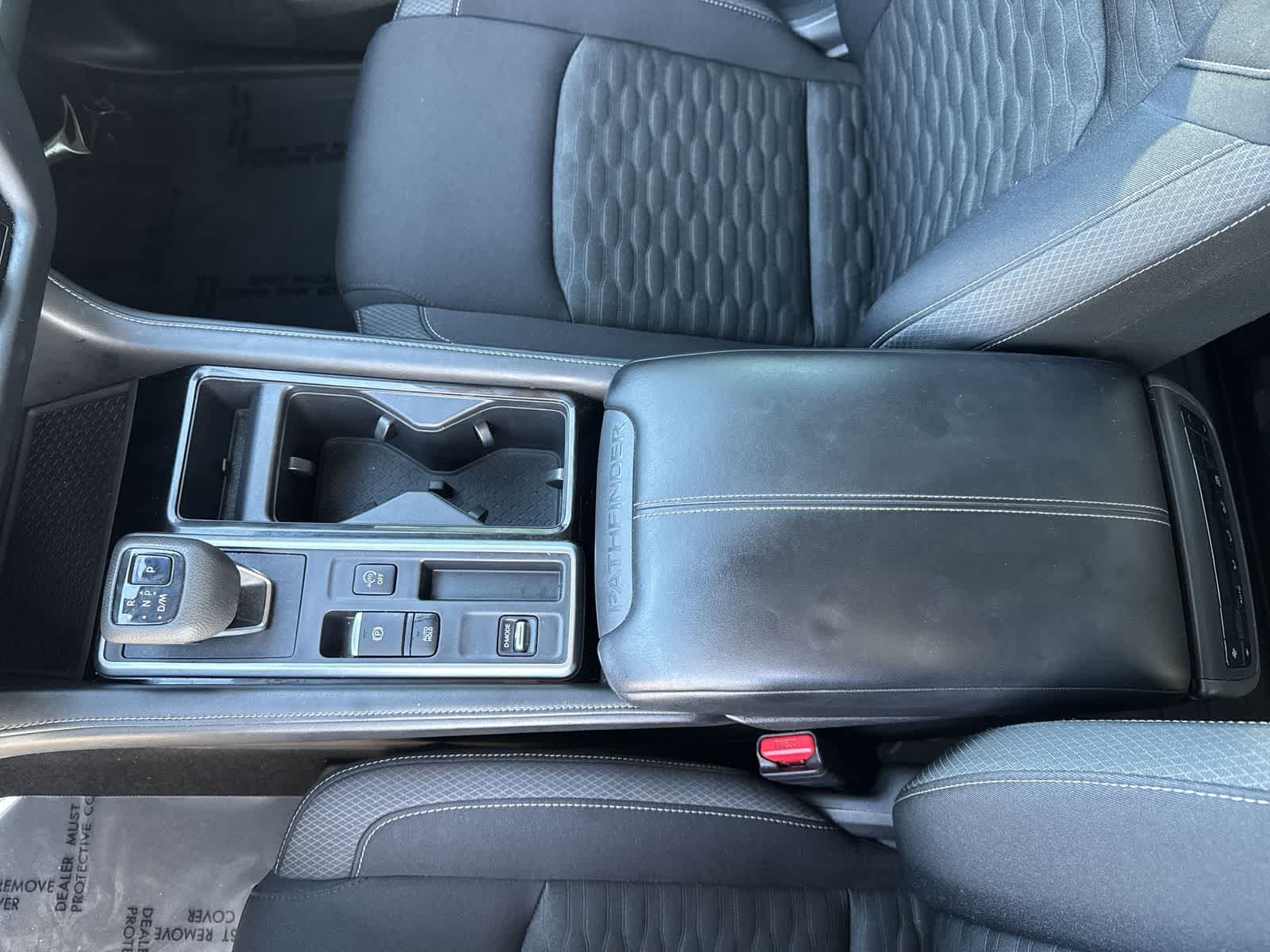 Nissan Pathfinder S 2022