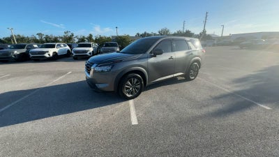 Nissan Pathfinder S 2022