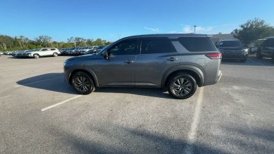 Nissan Pathfinder S 2022