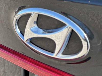 Hyundai Santa Fe SE 2023