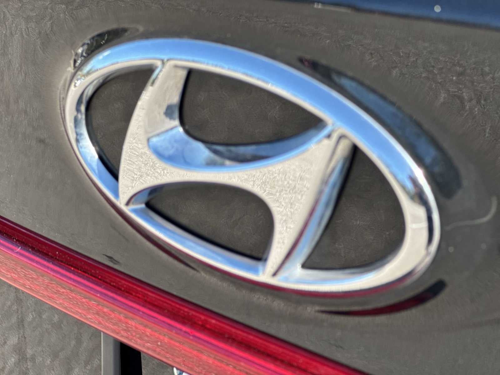 Hyundai Santa Fe SE 2023