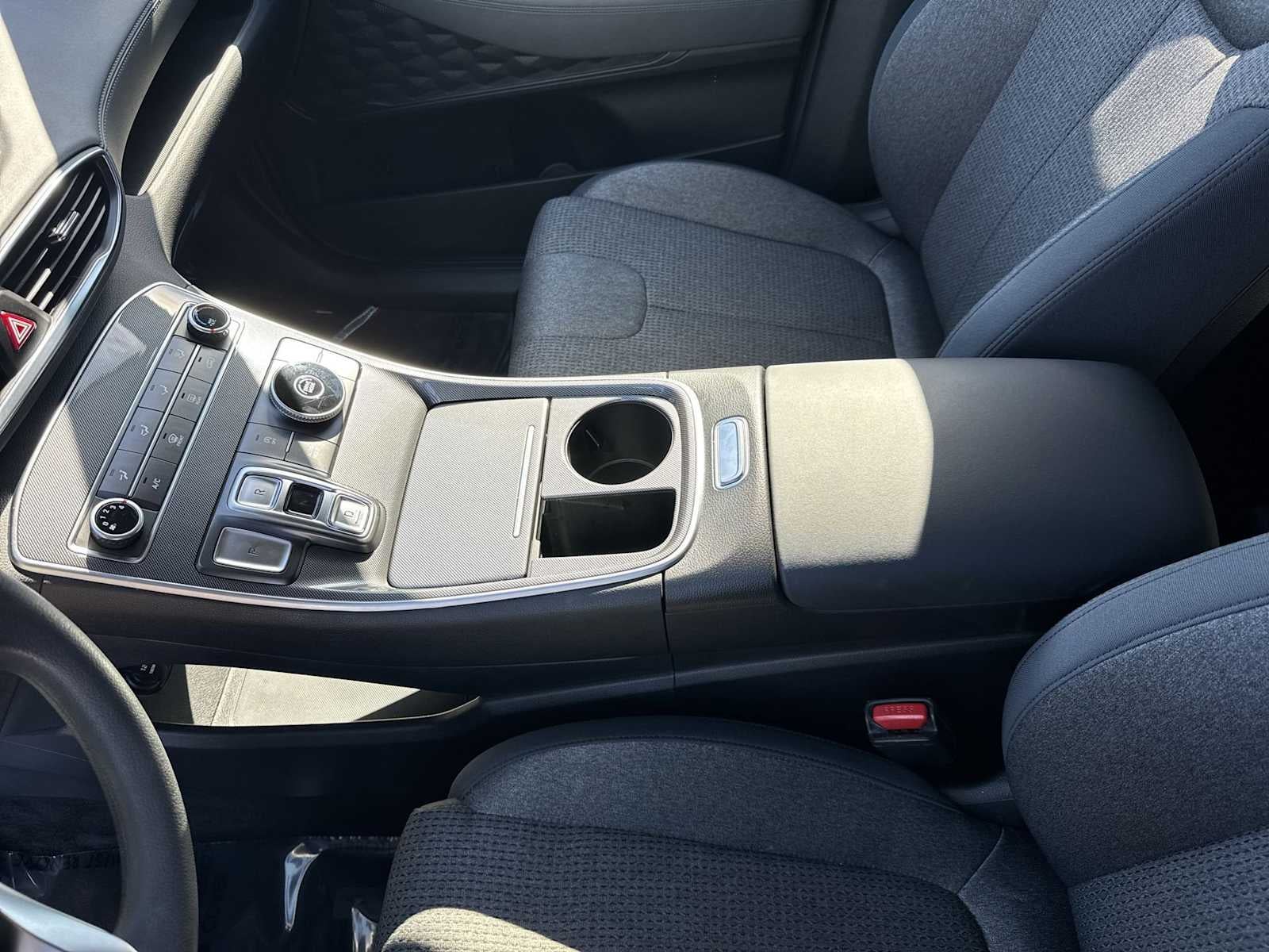 Hyundai Santa Fe SE 2023