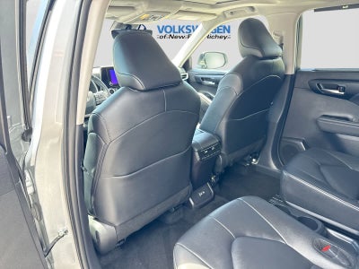 Toyota Highlander XLE 2025
