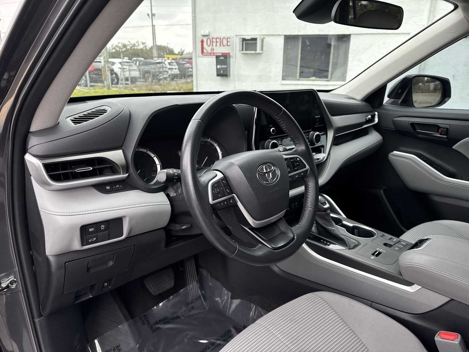 Toyota Highlander XLE 2023