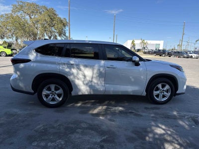Toyota Highlander LE 2024