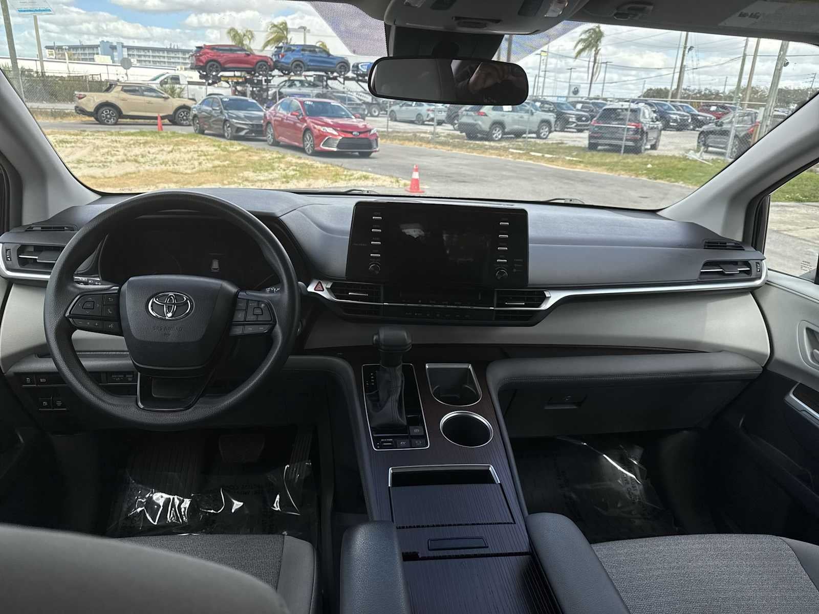 Toyota Sienna LE 2023