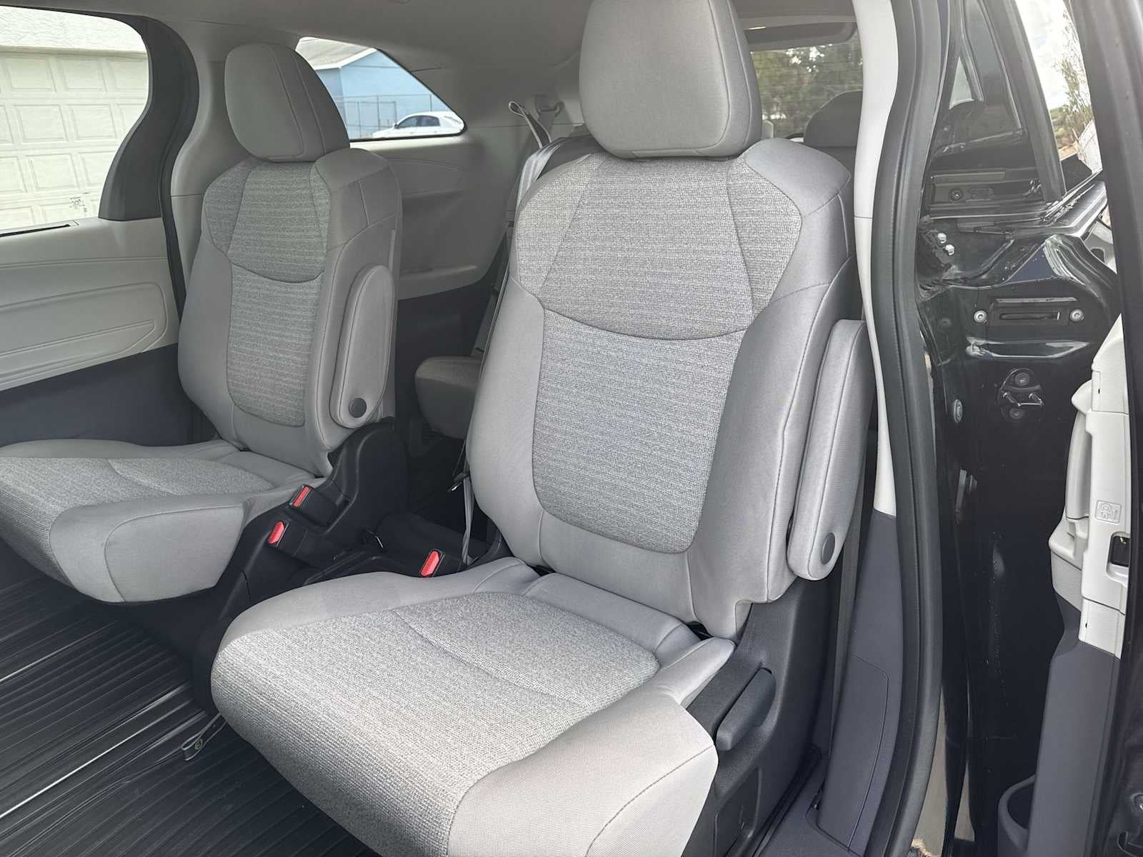 Toyota Sienna LE 2023