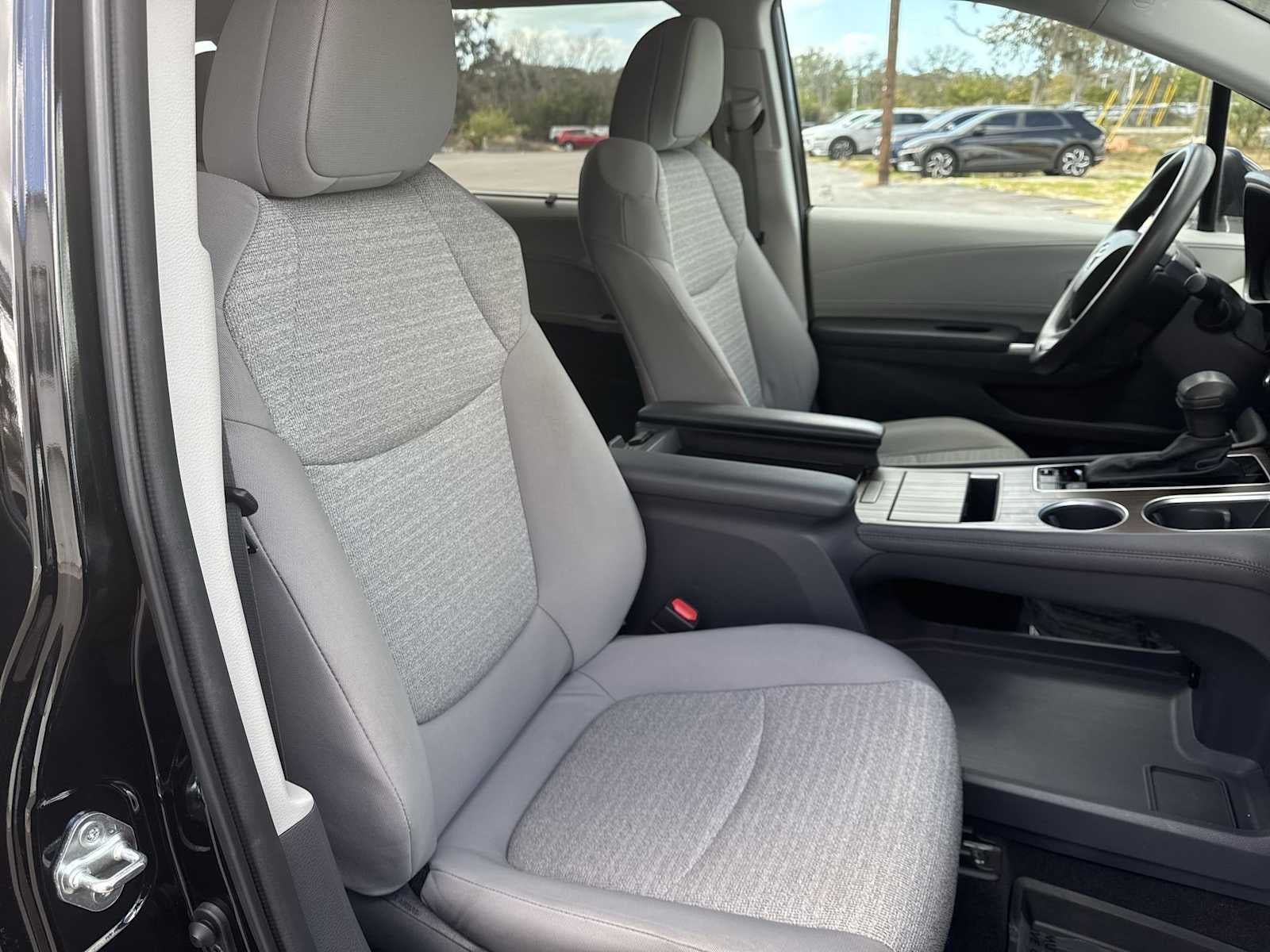 Toyota Sienna LE 2023