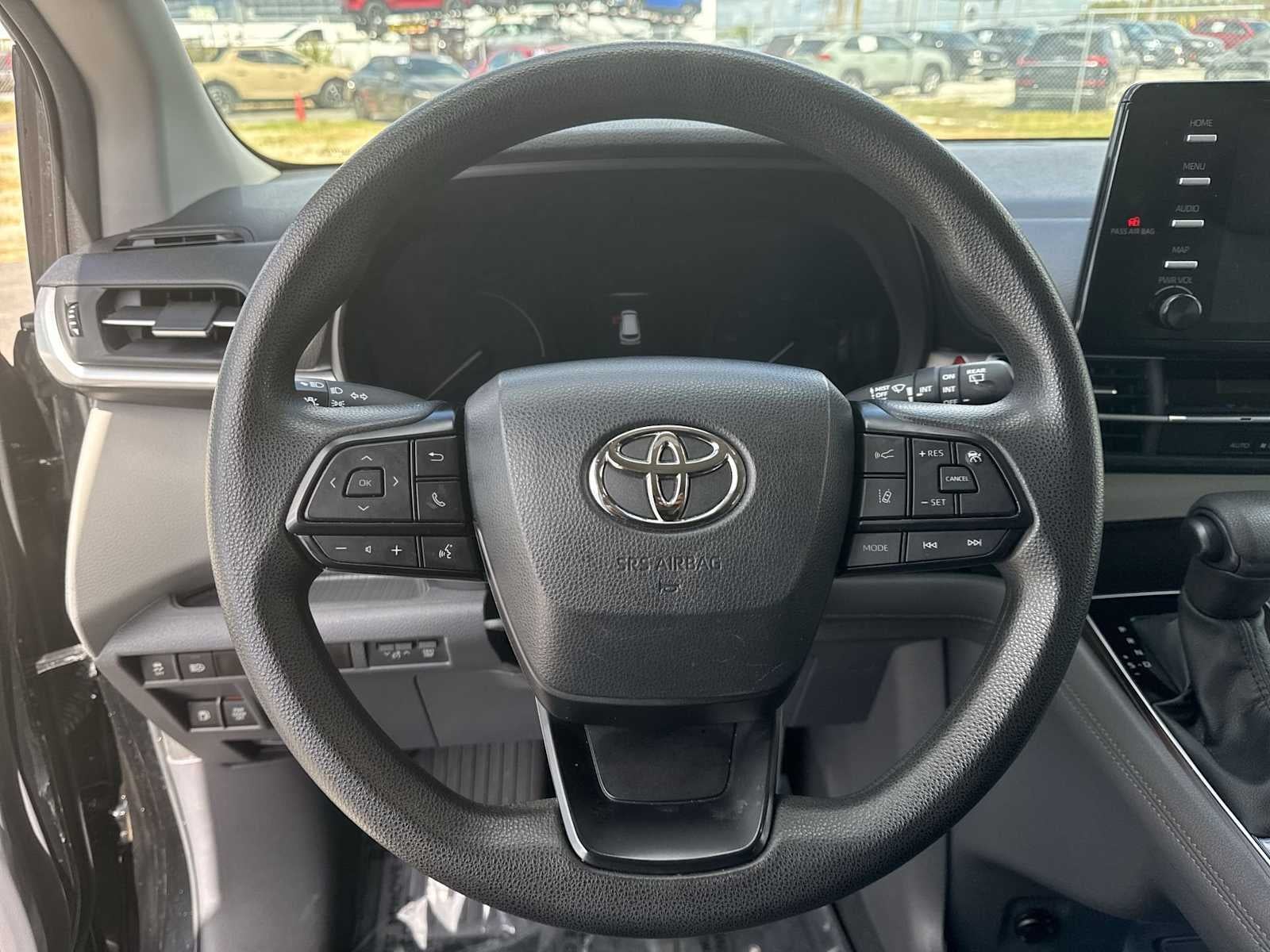 Toyota Sienna LE 2023