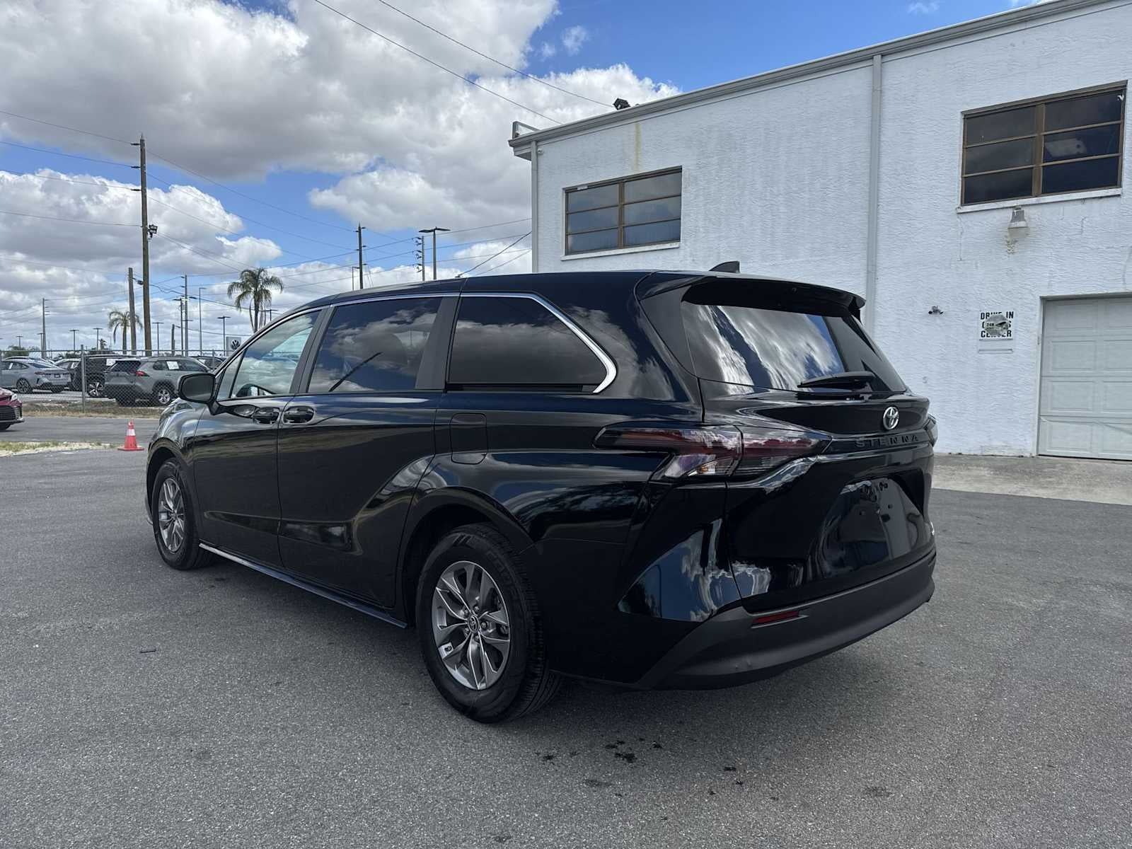 Toyota Sienna LE 2023
