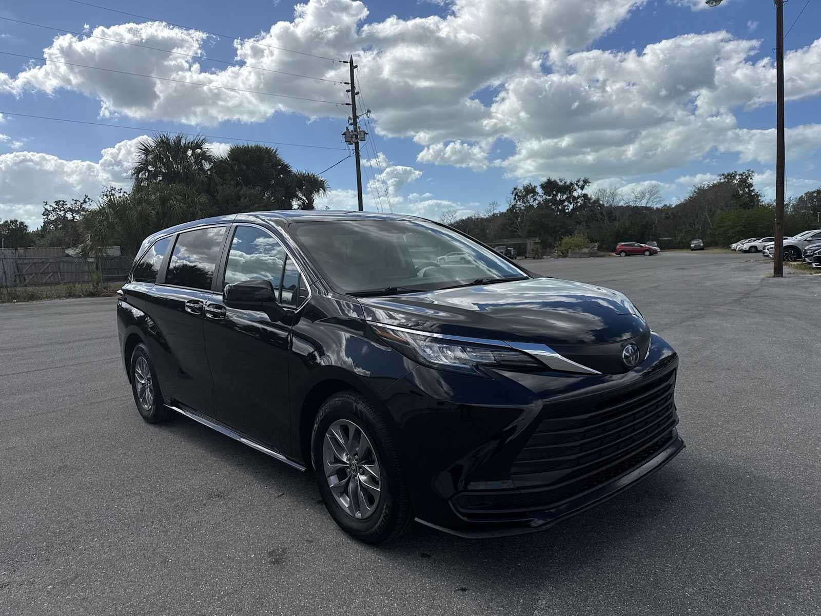 Toyota Sienna LE 2023