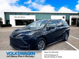 Toyota Sienna LE 2023