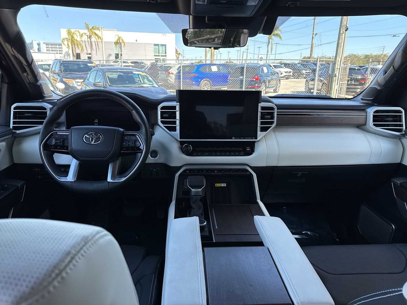 Toyota Tundra Capstone Hybrid 2023