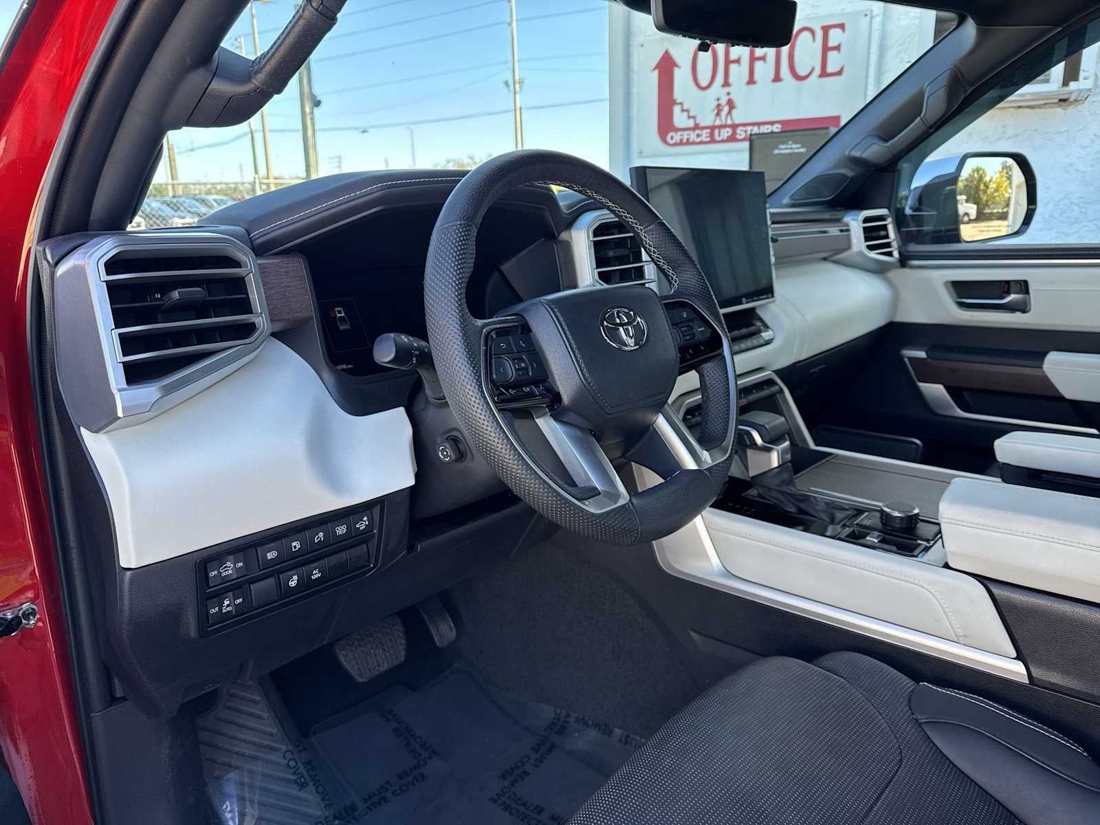 Toyota Tundra Capstone Hybrid 2023