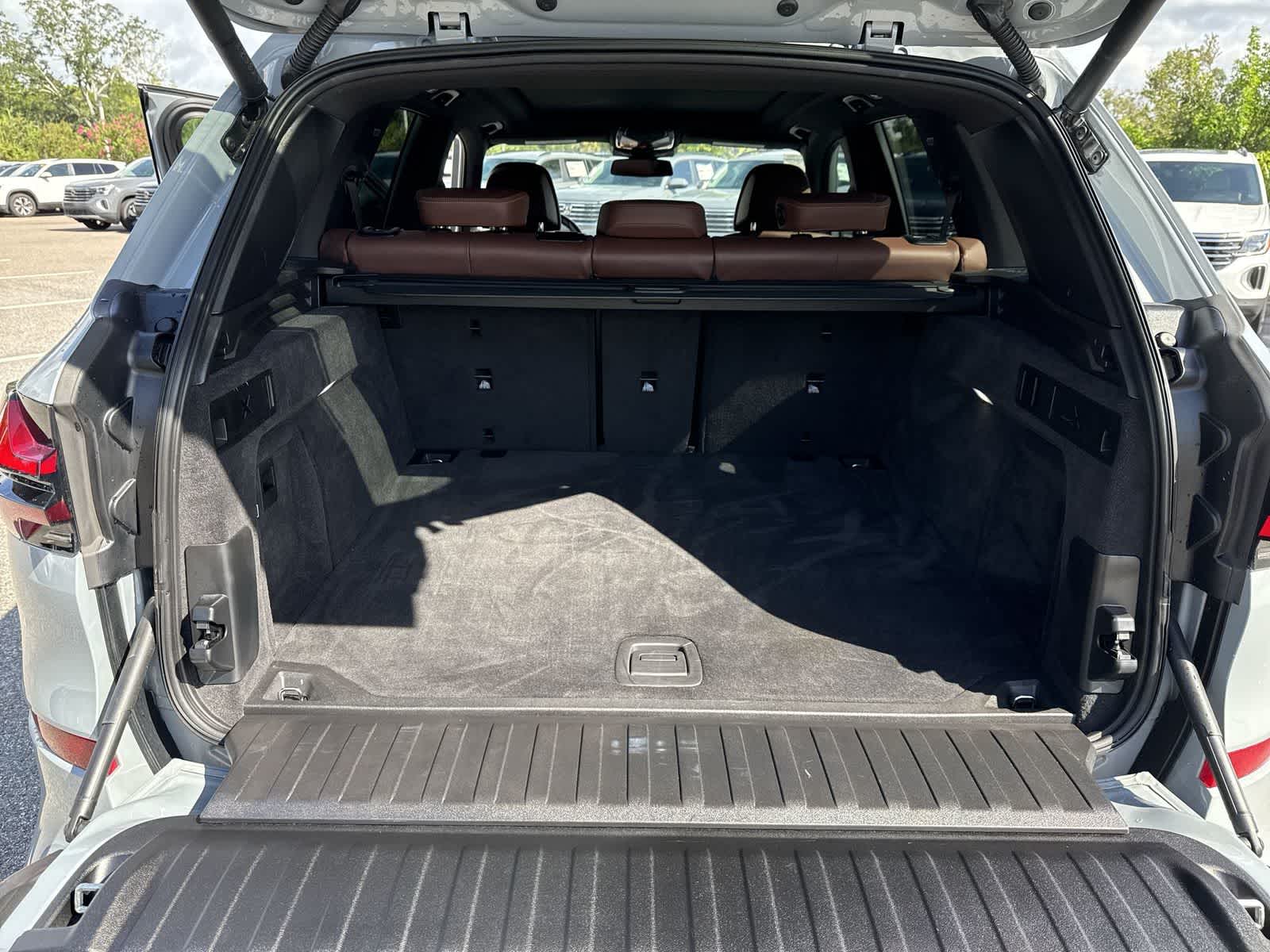 BMW X5 M60i 2024 M60i