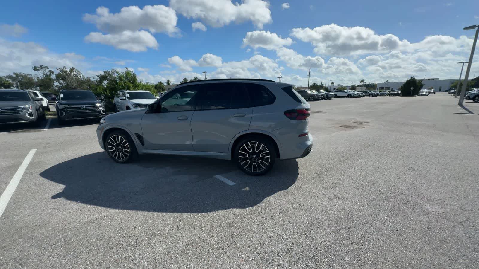 BMW X5 M60i 2024 M60i