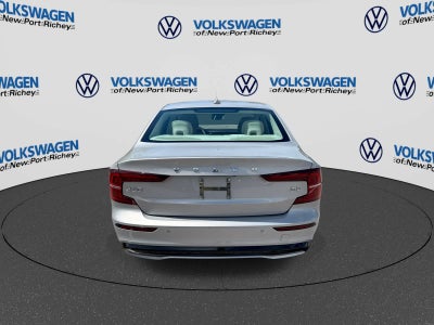 2024 Volvo S60 Core Dark Theme