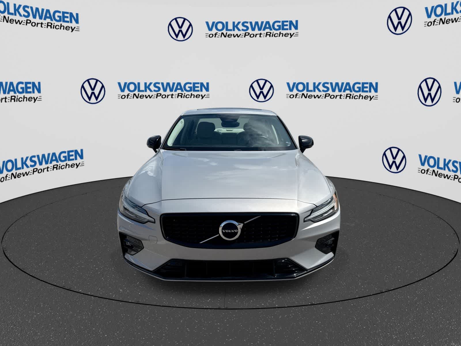 2024 Volvo S60 Core Dark Theme