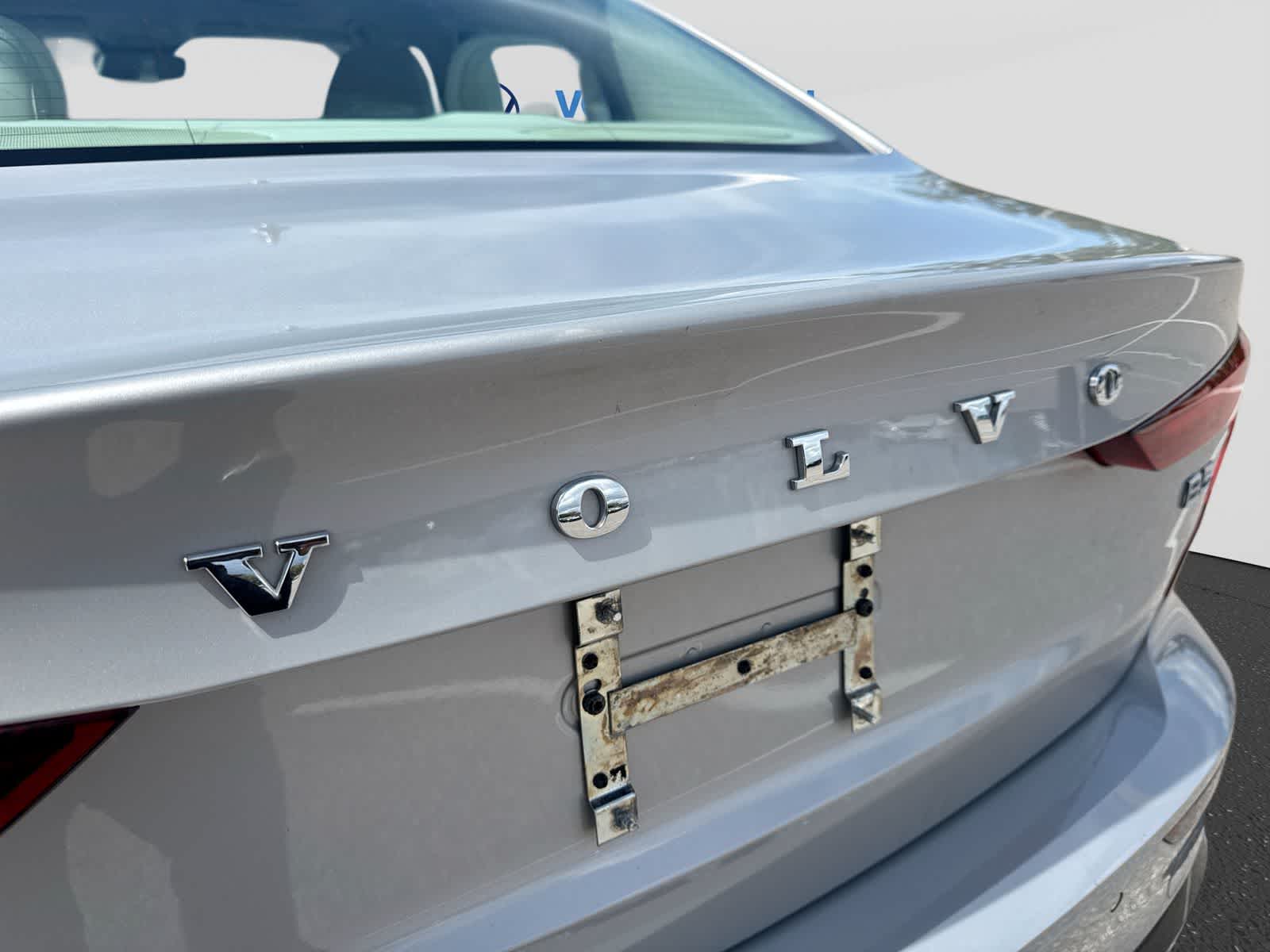 2024 Volvo S60 Core Dark Theme