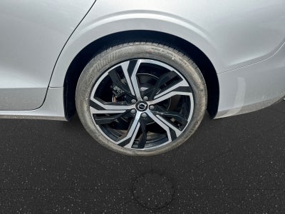 2024 Volvo S60 Core Dark Theme