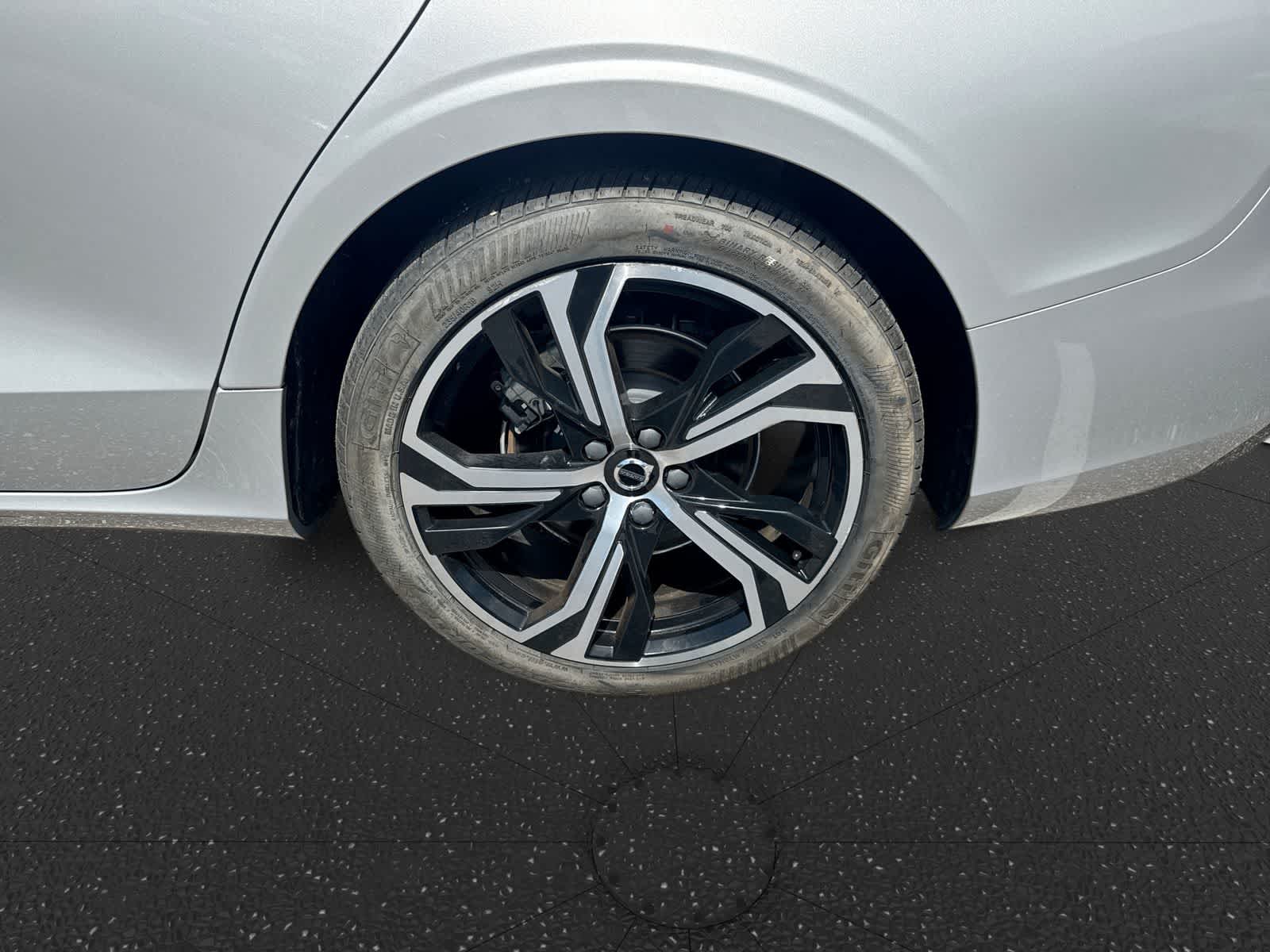 2024 Volvo S60 Core Dark Theme