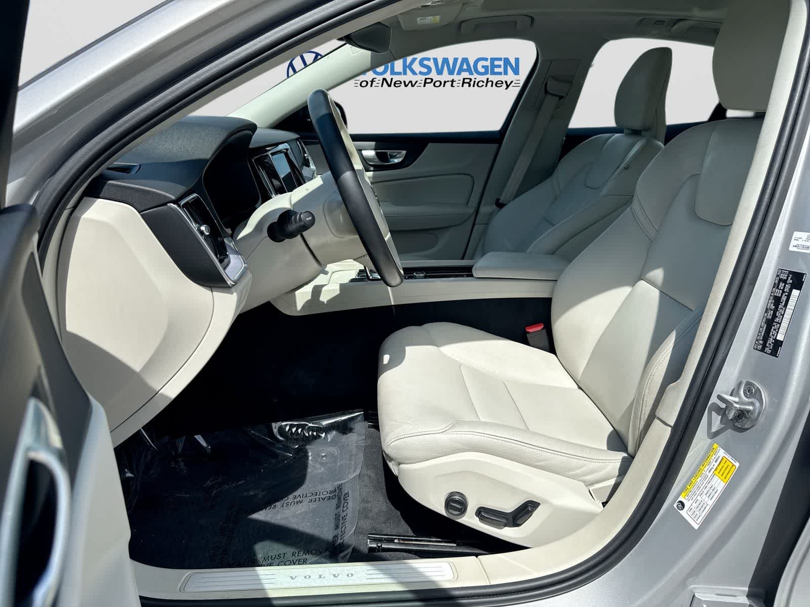 2024 Volvo S60 Core Dark Theme