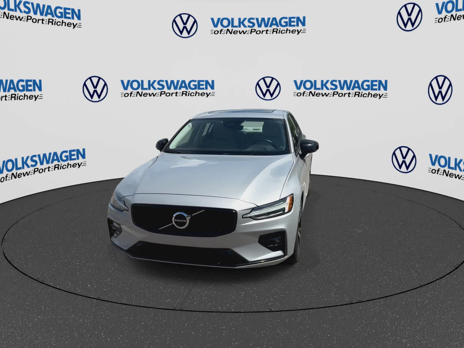 2024 Volvo S60 Core Dark Theme