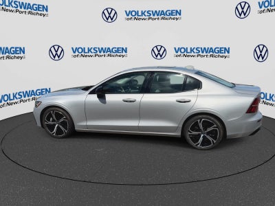 2024 Volvo S60 Core Dark Theme