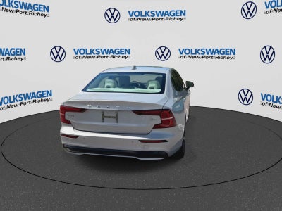 2024 Volvo S60 Core Dark Theme