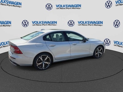 2024 Volvo S60 Core Dark Theme