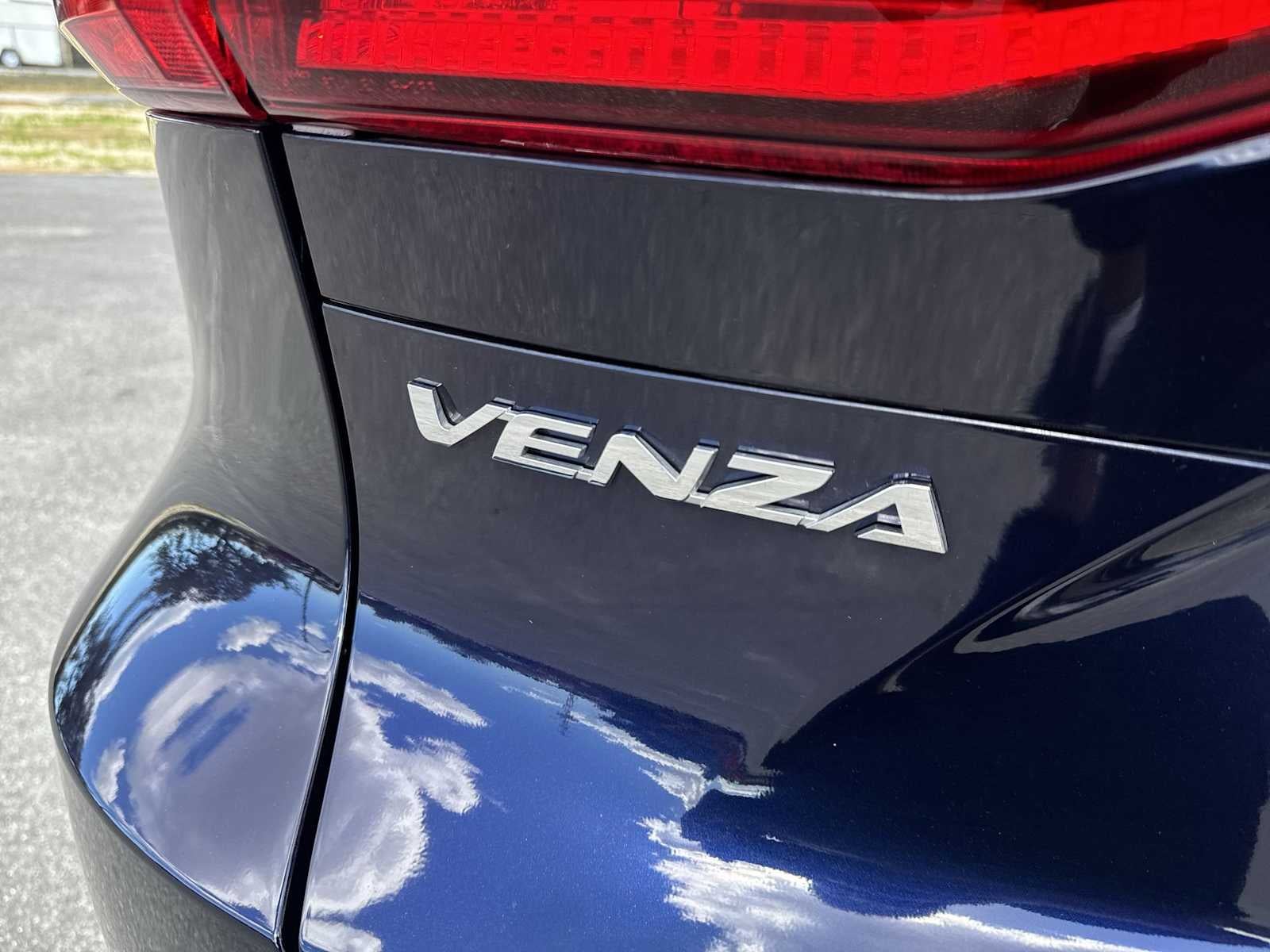 Toyota Venza LE 2024