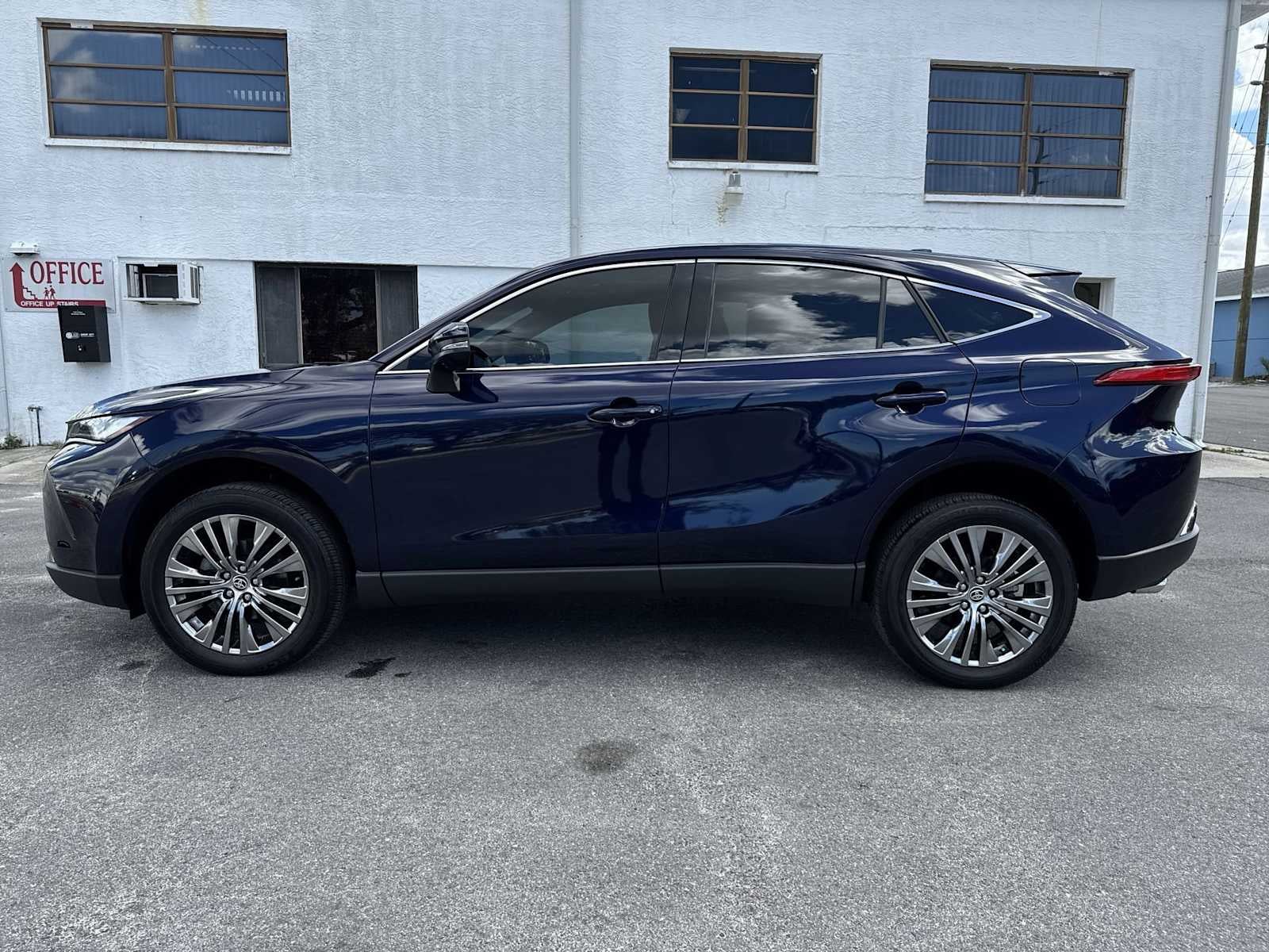 Toyota Venza LE 2024