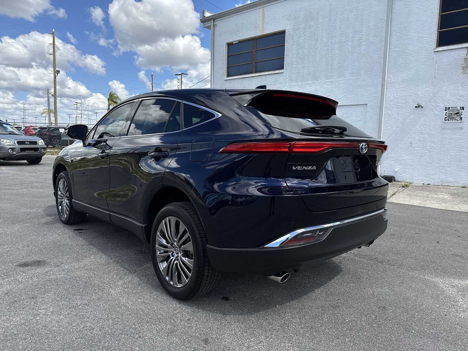Toyota Venza LE 2024