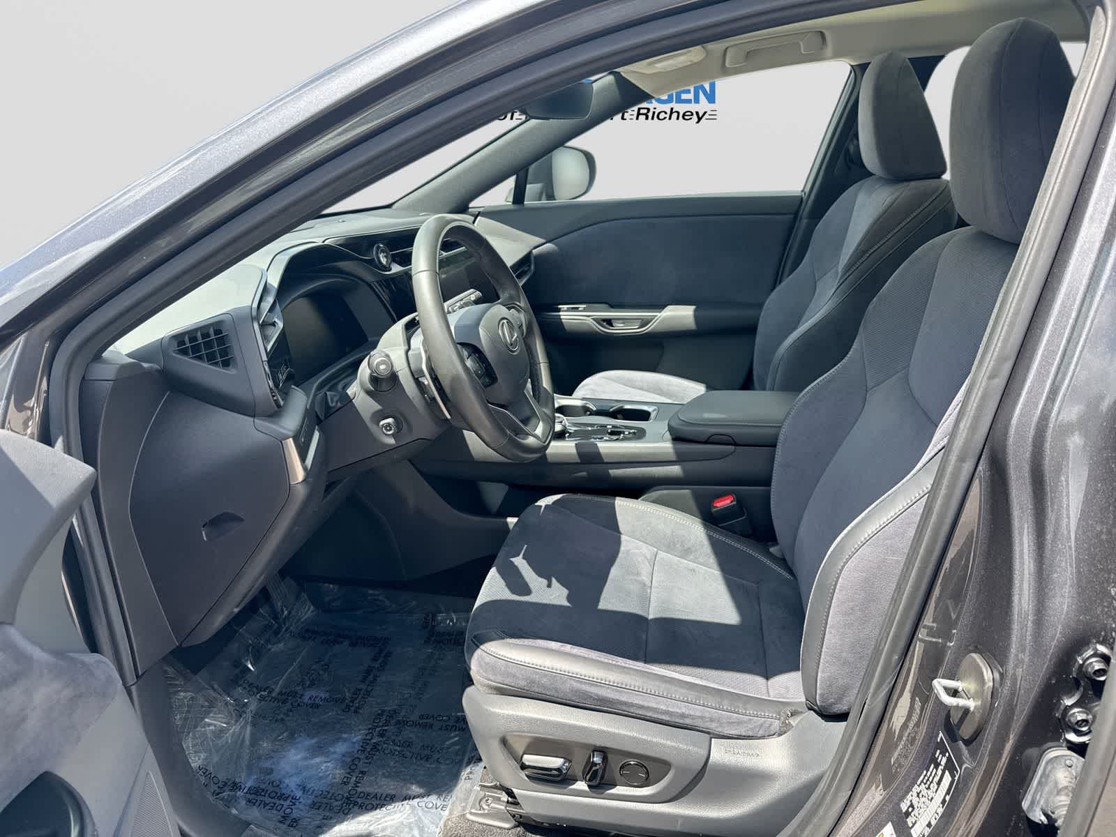 Lexus RZ 450e Luxury 2023