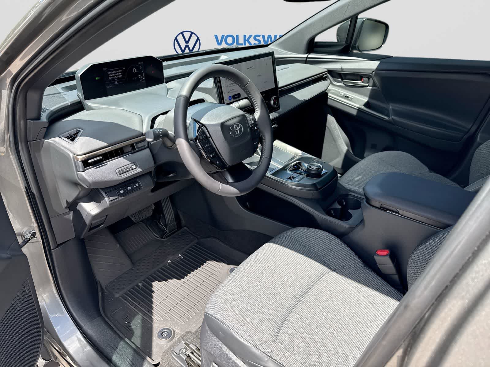 Toyota bZ XLE Plus 2026
