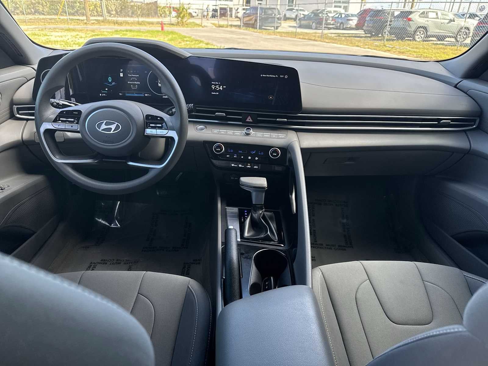 Hyundai Elantra SEL 2024