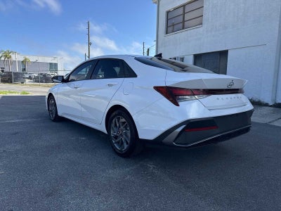 Hyundai Elantra SEL 2024